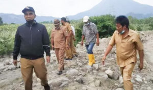 Wakil Bupati Karo Tinjau Normalisasi Lahar Dingin di Sukatendel