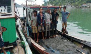 DKP Sumbar Tangkap 16 ABK Batahan di Teluk Ilalang