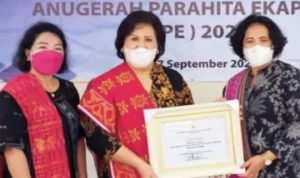 Bupati Karo Raih Bintang Anugerah Parahita Ekapraya
