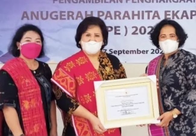 Bupati Karo Raih Bintang Anugerah Parahita Ekapraya