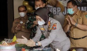 HUT Kapolres P.sidimpuan, Wali Kota Dan Dandim 0212/TS Beri Kejutan Kue