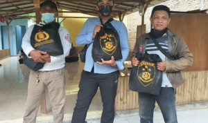 Kabareskrim Bagikan Sembako Kepada FWP di Medan