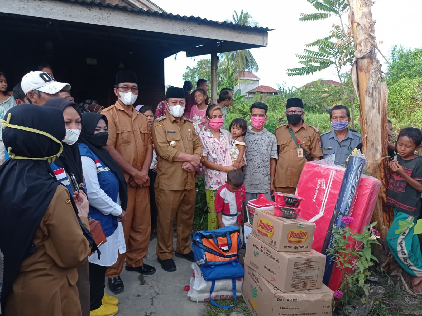 Plt Walikota Tanjungbalai Serahkan Bantuan Korban Kebakaran