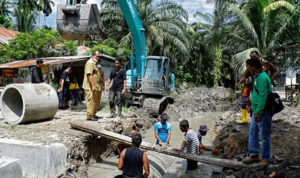 Wakil Bupati Asahan Tinjau Normalisasi Saluran Air dan Pemasangan Bis Beton di Desa Subur