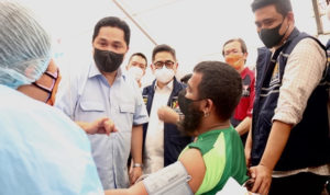 Bersama Menteri BUMN, Bobby Nasution Tinjau Vaksinasi Massal di Medan Polonia