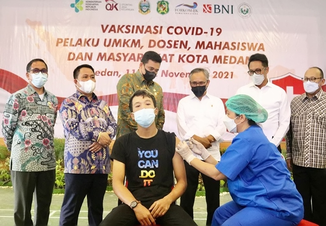 Wali Kota Medan Tinjau Vaksinasi Pelaku UMKM, Dosen, dan Mahasiswa