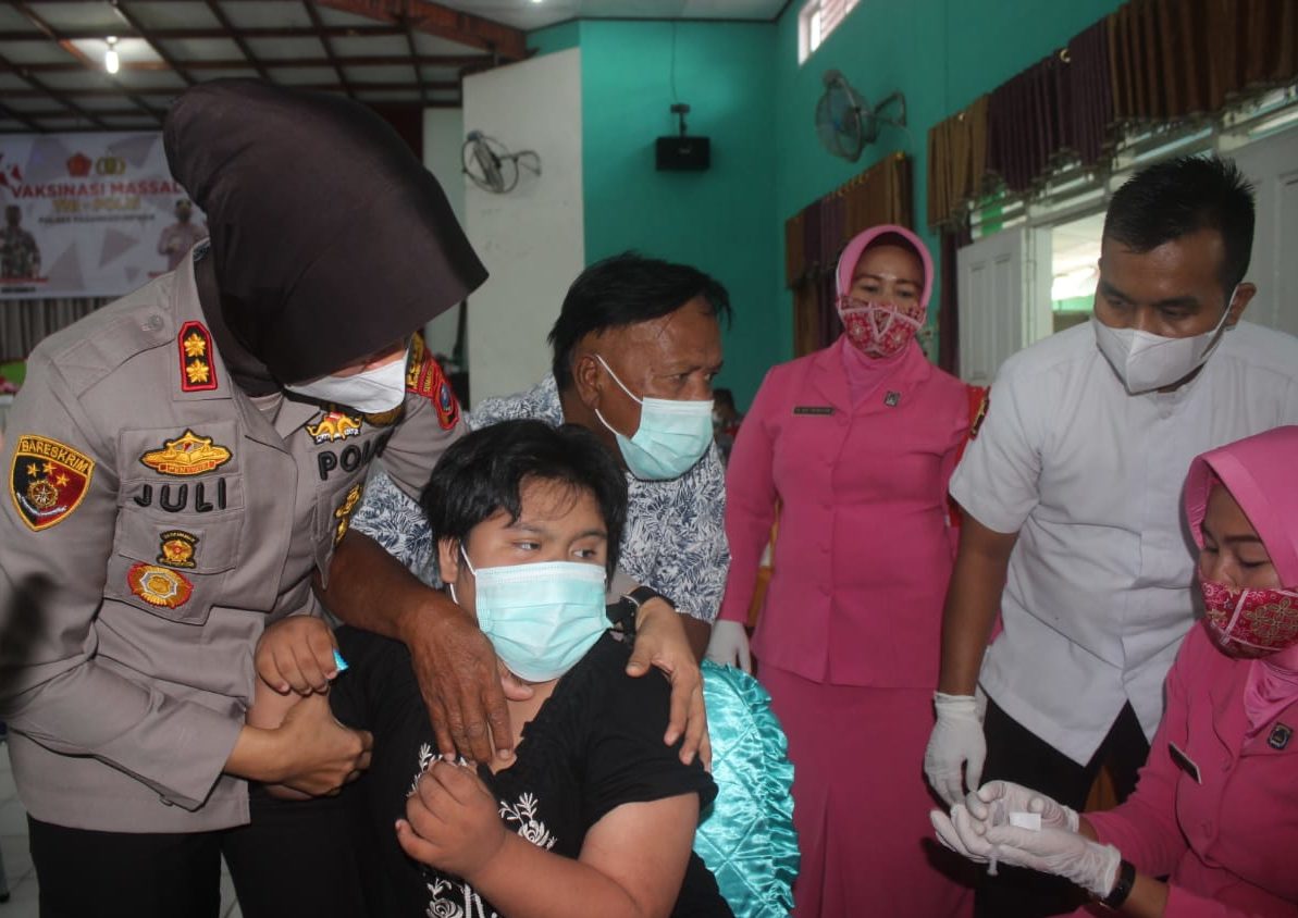 Percepat Herd Immunity, Polres Gelar Vaksinasi Massal Pelajar Di MAN 2 Psp