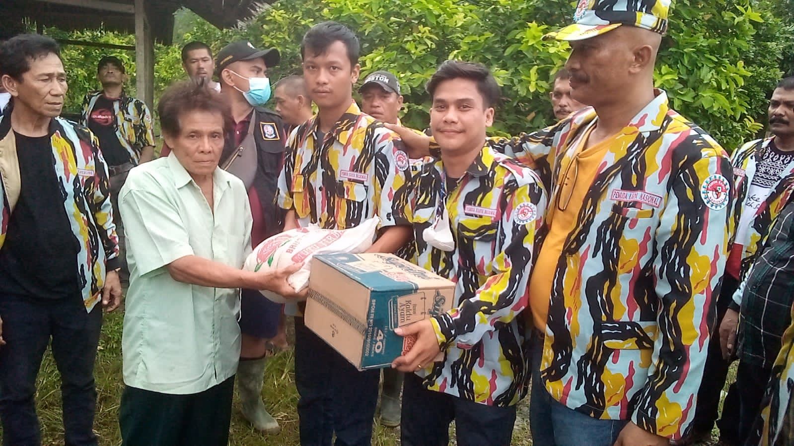 Brigsus DPP PKN Pusat Serahkan Bantuan Korban Longsor di Sibolangit