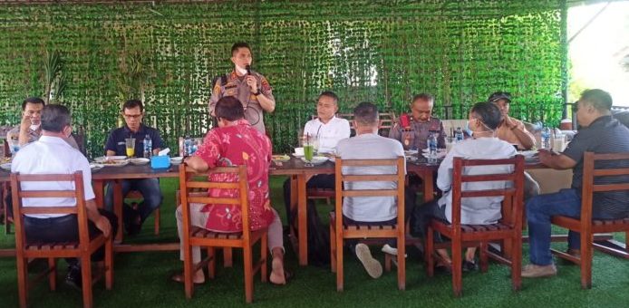 Pererat Silaturahmi, Polres Tapsel Makan Siang Dengan Insan Pers