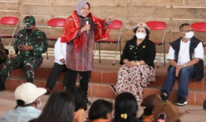 Kunjungi Tanah Karo, Mensos Tri Motivasi Warga Siosar Berwirausaha
