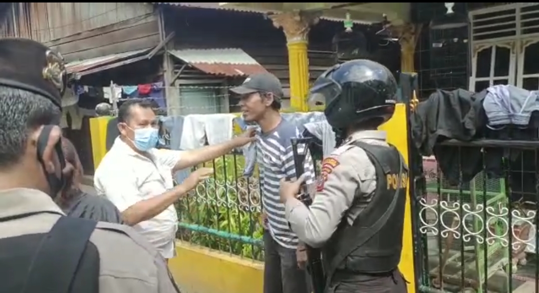 Video: Polisi Grebek Rumah Bertingkat dan Temukan Narkoba hingga Alat Hisap