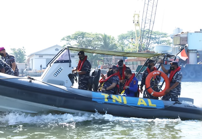 Gunakan Speedboat, Kapoldasu dan Danlantamal 1 Vaksinasi Kampung Nelayan