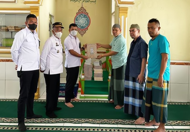 Karutan Tanjung Pura Beri Siraman Rohani Lanjut Bagikan Al-Qur'an dan Iqra