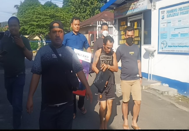 Video: Dua Pria di Sidempuan Nekat Bobol Toko, 1 DPO