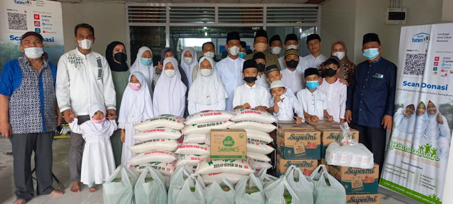 PUD Pasar Medan Serahkan Bantuan Beras dan Berbuka Puasa di Rumah Yatim