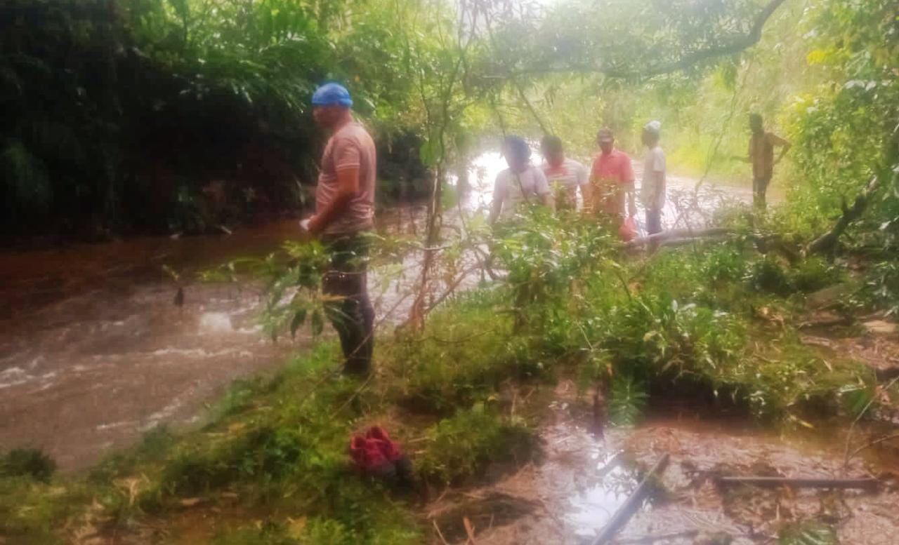 Hanyut di Sungai Aek Sisira, Warga Kecamatan Pakkat Belum Ditemukan