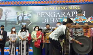 Bupati Karo Hadiri Launching Buku “Pengarapen di Hati Kita”