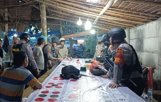 Polisi Grebek Judi Durin Simbelang Sempat Dihadang Warga, 9 Tersangka Diamankan