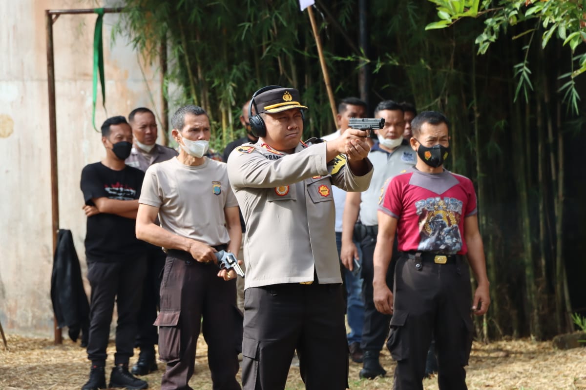 HUT Bhayangkara ke 76 Polres Sidempuan Gelar Lomba Menembak