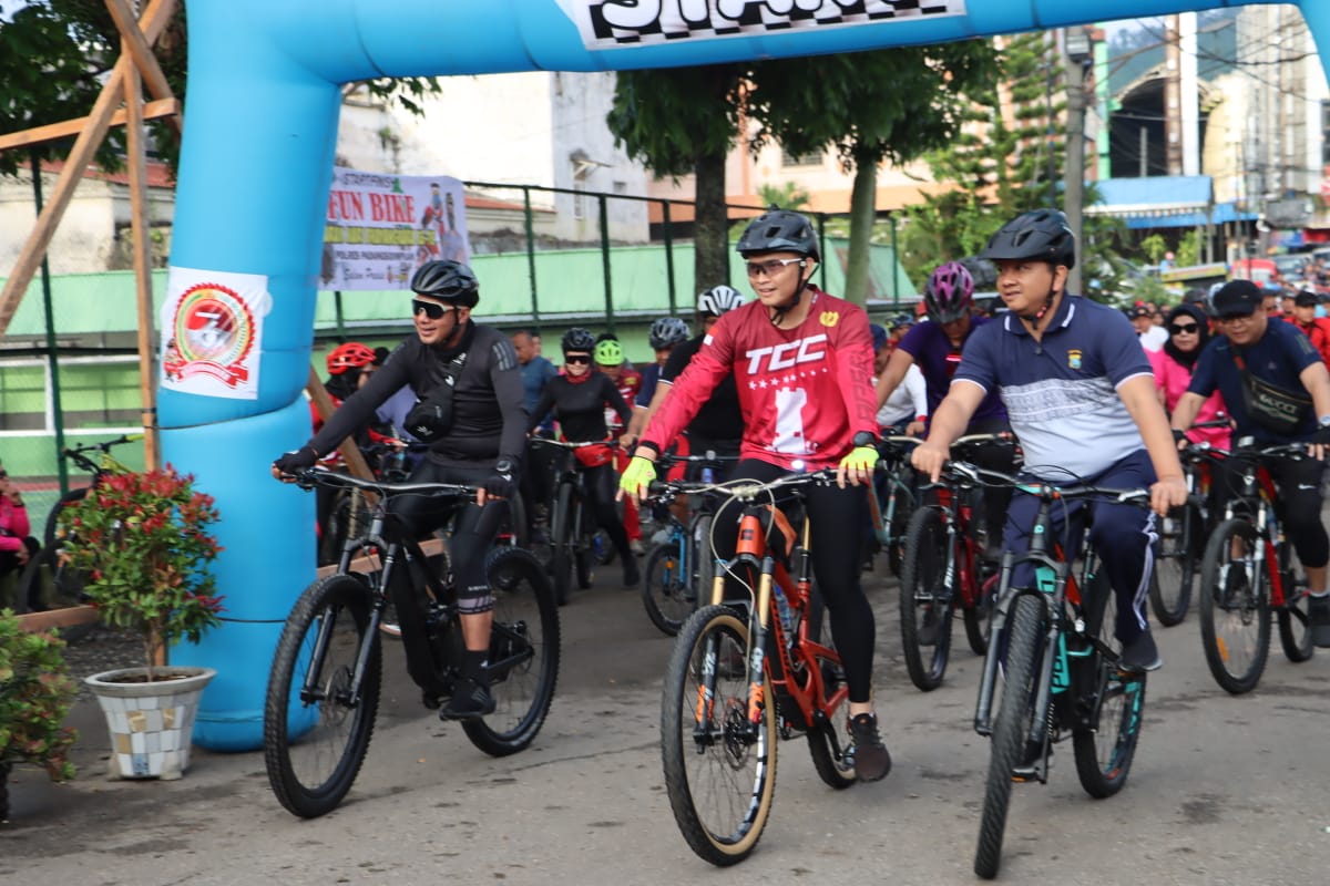 Peringati HUT Bhayangkara ke-76, Polres Sidempuan dan Forkopimda Gelar Fun Bike