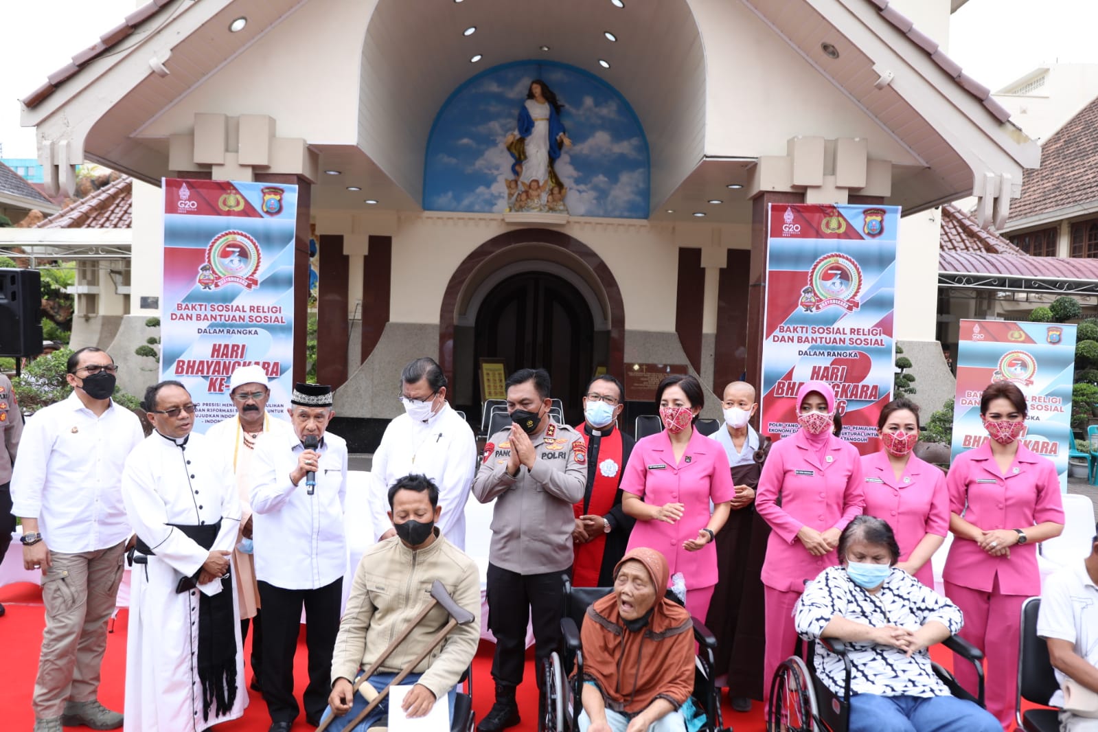 Polda Sumut Gelar Bakti Sosial Religi di Gereja Katedral