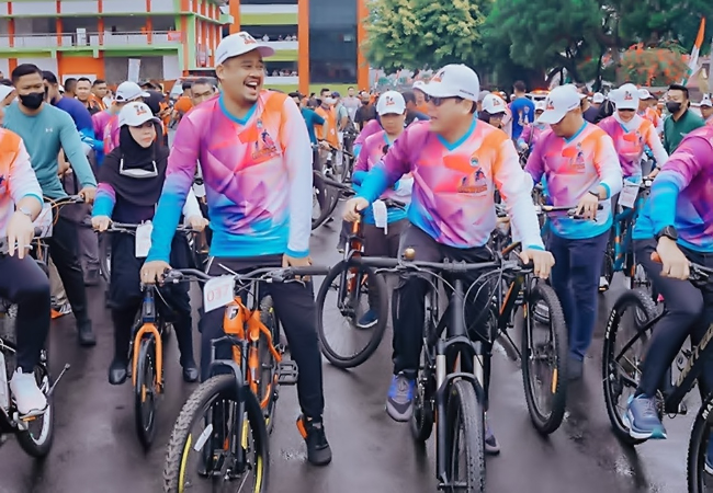 HUT APEKSI, Bobby Nasution Ikuti Sepeda Santai
