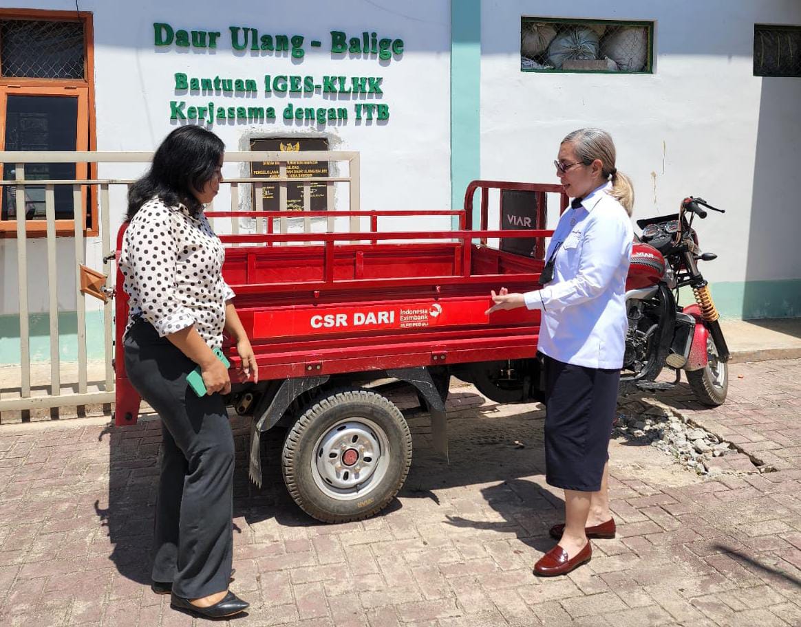 Di Balige, Bank Sampah IAS Toba Terima CSR Becak Motor dari LPEI