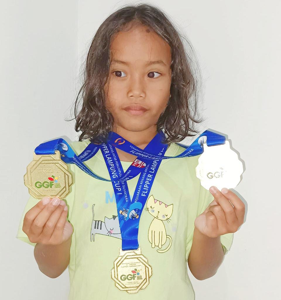 Mantap! Amel Velicya Simanullang, Atlet Renang Cilik Berhasil Sabet Medali Emas