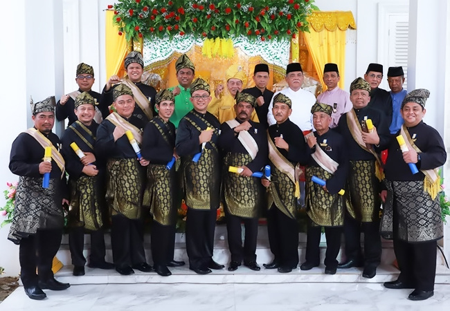 Bupati Sergai Terima Gelar Adat Melayu