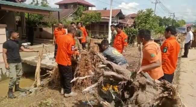 Pasca Banjir, BPBD Sidempuan Bersama Instansi Terkait Giat Gotong-royong Dan Siaga