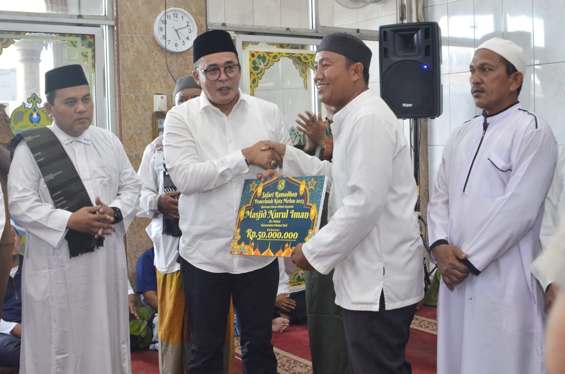 Pemko Medan Serahkan Bantuan Hibah Buat BKM Masjid Nurul Iman