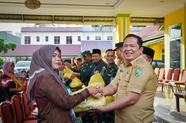 Wali Psp Bersama Forkompinda Serahkan 4000 Paket Bansos Kepada Warga Kurang Mampu