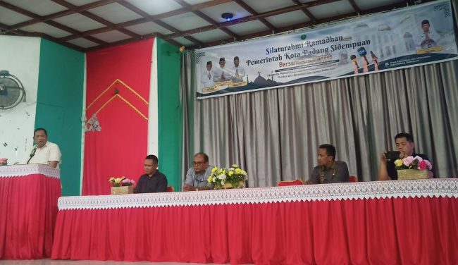 Silaturahmi Ramadhan, Wali Kota Sidempuan Bagi Bingkisan Dan Tali Asih Ke Insan Pers