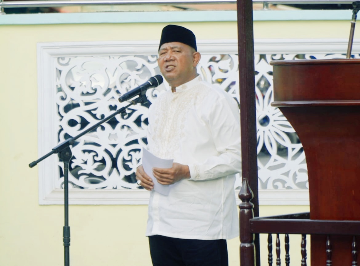 Lebaran 2023, Syah Afandin Sholat Ied di Masjid Raya Brandan