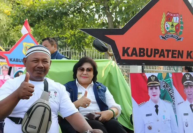 Menarik, Bupati Karo Naik Becak Hadiri Pembukaan Musrenbang Sumut 2024