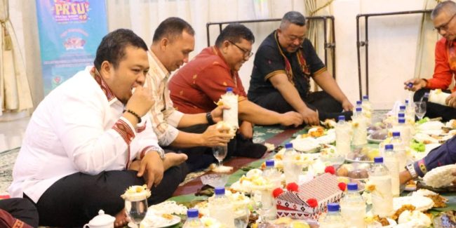 Bupati Ngeliwet Bersama Sekda dan OPD di Paviliun Tapsel Pada Penutupan PRSU Ke-49