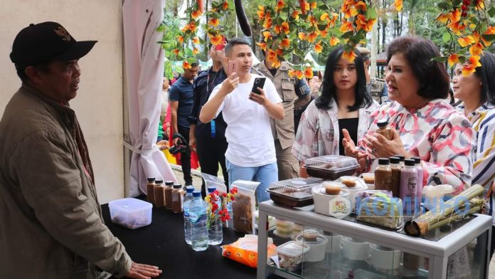 Bupati Karo Tinjau Acara Festival Bunga dan Buah Tahun 2023