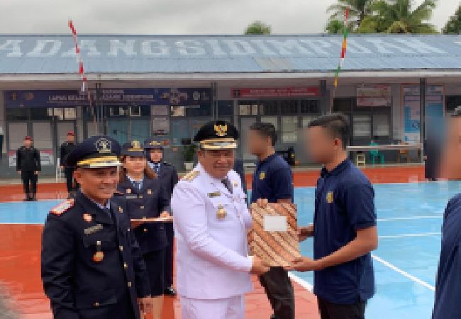 Hut RI ke-78, Wali Kota Serahkan Remisi Umum ke 681 Napi Lapas P.sidimpuan