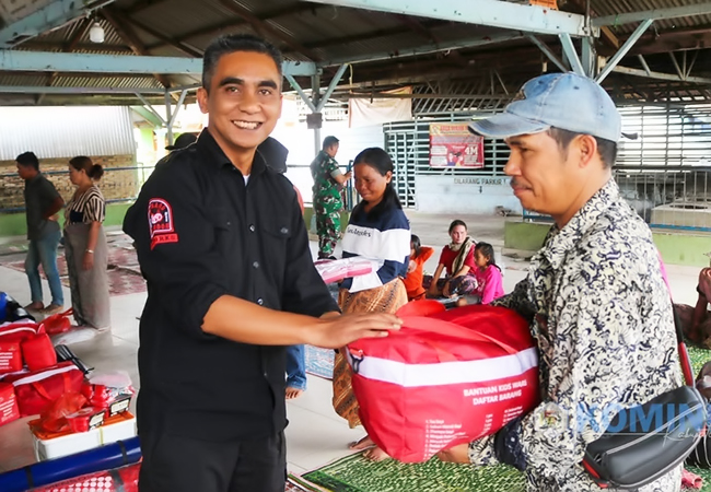 Wakil Bupati Karo Serahkan Bantuan Korban Bencana Puting Beliung Desa Kuta Kepar dan Desa Salit