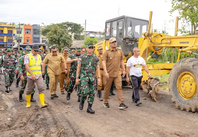 Tinjau Lokasi Gotong Royong, Bobby Nasution Bersama Pangdam I/BB Susuri Sungai Deli