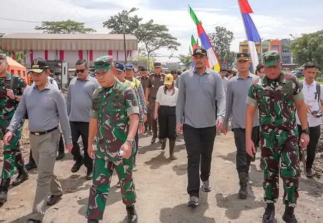 Kasad dan Bobby Nasution Tinjau Kondisi Sungai Deli