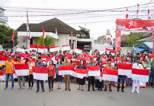 Pawai Tingkat Paud, TK dan SD se-Kecamatan Kabanjahe Berlangsung Meriah