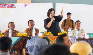 Bupati Karo Salurkan Bantuan Benih Jagung Hibrida di Desa Perbesi