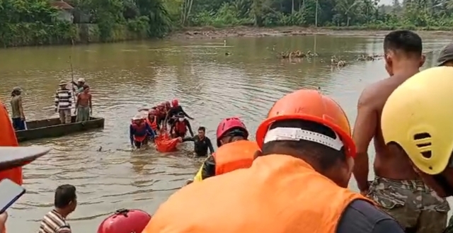 3 Hari Pencarian, 2 Bocah Hilang Terseret Sungai Batang Ayumi Ditemukan Tewas