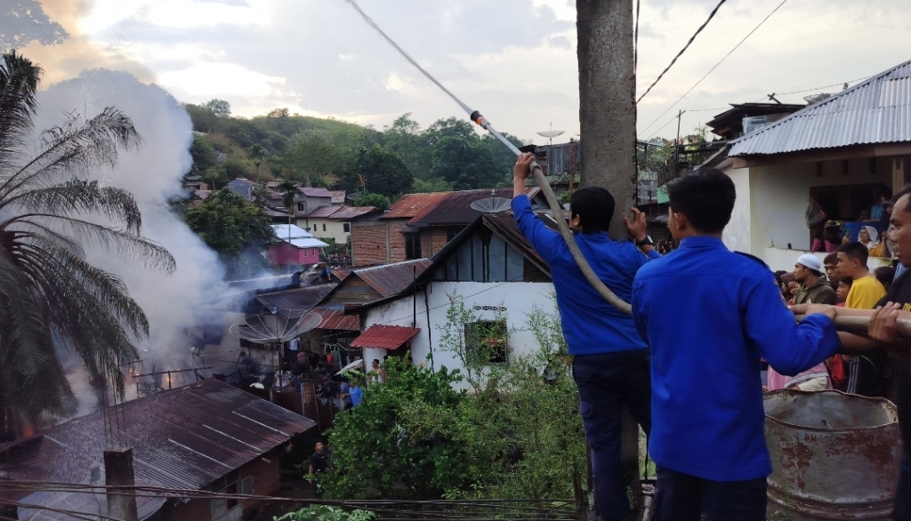 Ditinggal Penghuni, 2 Rumah di Silayang2 P.sidimpuan Ludes Dilahap Si Jago Merah