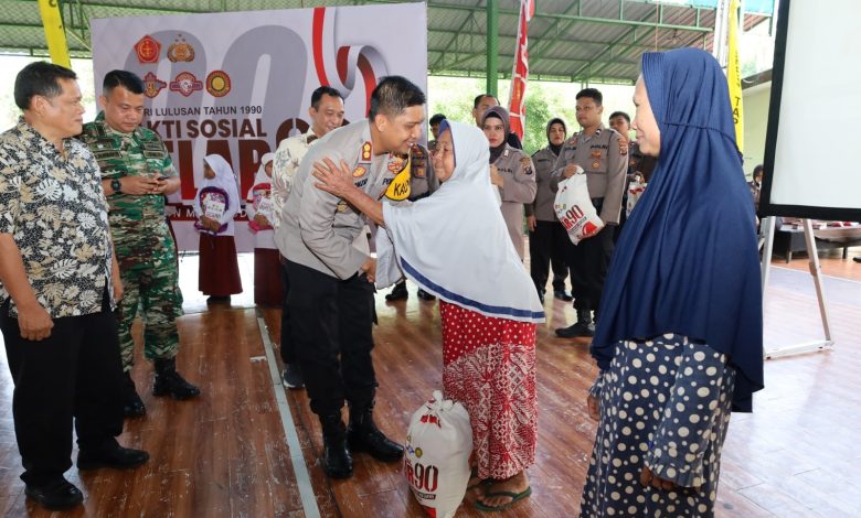 Kapolres Salurkan 600 paket Bansos dari Alumni Akabri ’90 Mabes Polri