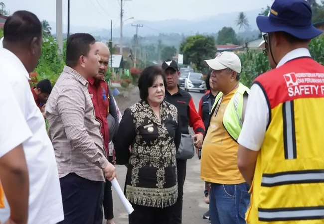 Bupati Karo dan Anggota DPR RI Tinjau Pembangunan Jalan Tiganderket - Kutabuluh