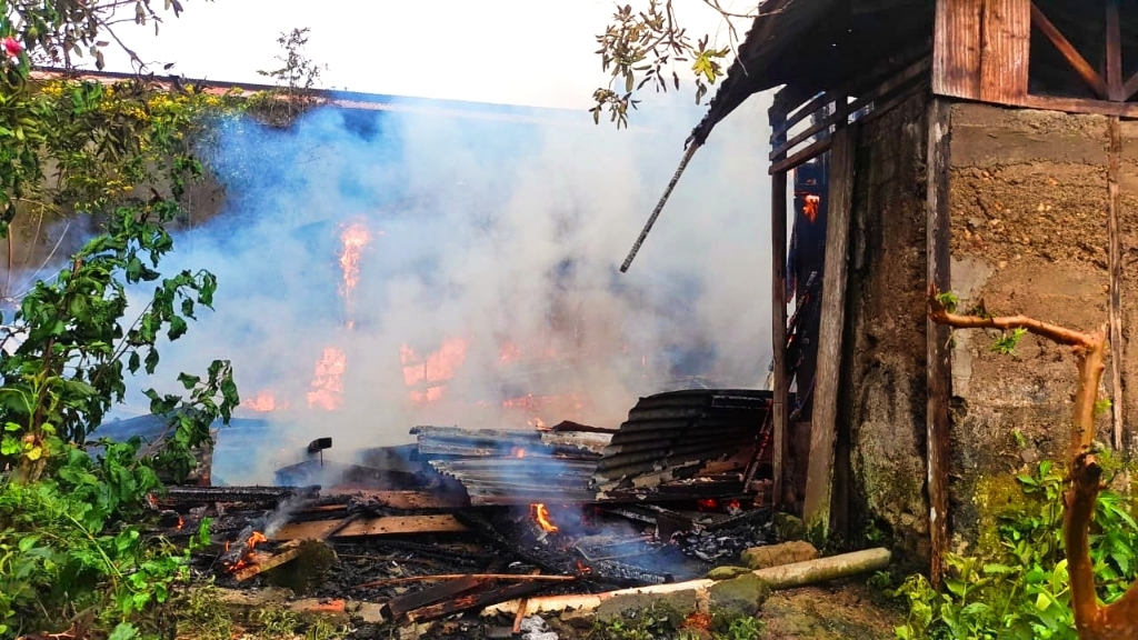 Rumah Warga Sihitang Ludes Terbakar Saat Ditinggal Korban Antar Anak Sekolah