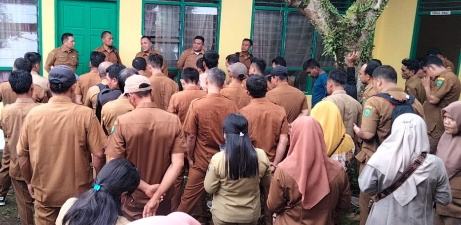 Diberhentikan Sepihak, Puluhan Perangkat Desa Geruduk Kantor Dinas PMD Kota P.Sidimpuan