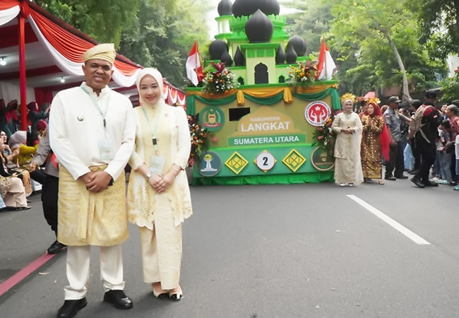 Promosikan Wisata dan Budaya, Pj. Bupati Langkat Ikut Parade Mobil Hias di Kota Solo